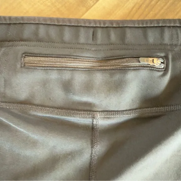 The North Face black lined Capri leggings size XL - Picture 8 of 8